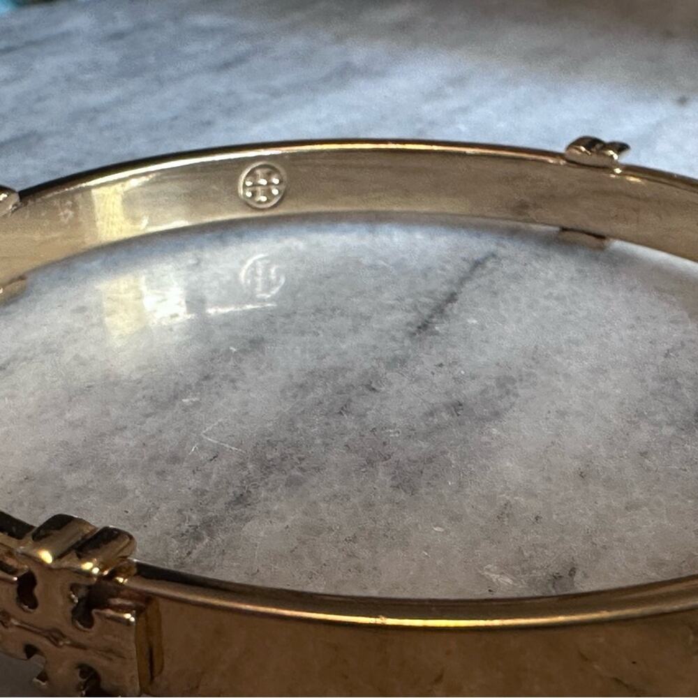 Tory Burch - Classic Logo Elegant Gold Bangle Bracelet - Picture 8 of 11